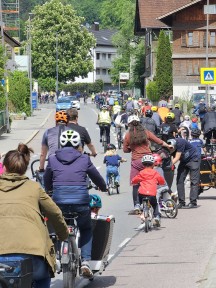 Kidical Mass entlang der Haselstauderstr.